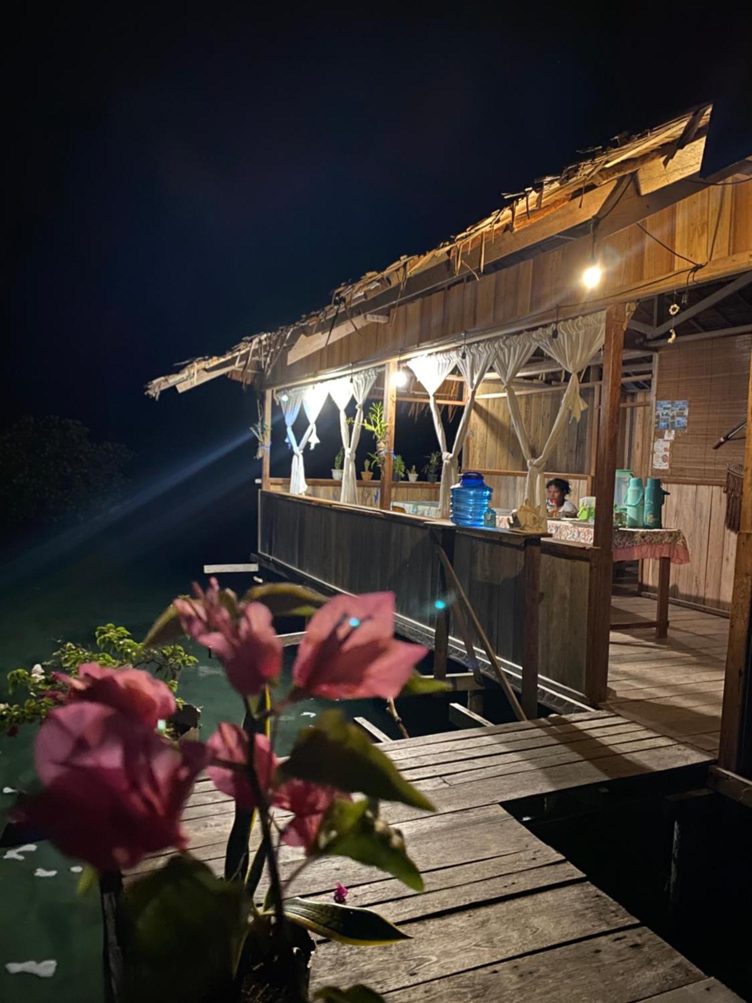 Nyanse Homestay - Raja Ampat Besir Экстерьер фото